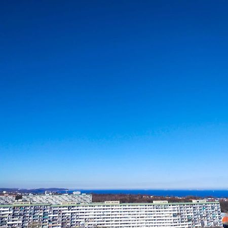 Апартаменты Obroncow Wybrzeza Гданьск Экстерьер фото